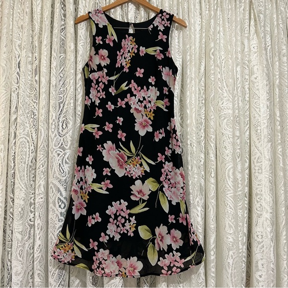 $5🔥 Beechers Brook black floral sleeveless dress. - Picture 1 of 8